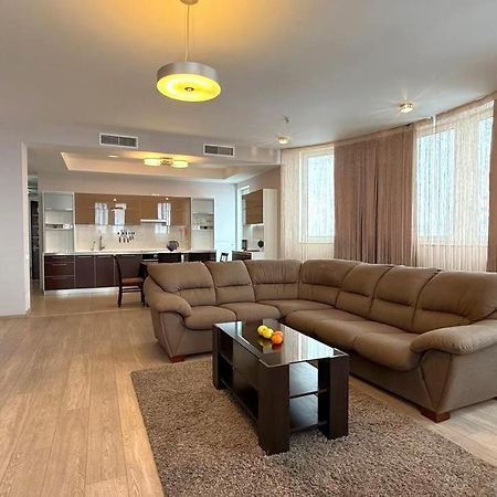 Bright House On 23 Serpnya Jarkov Exterior foto