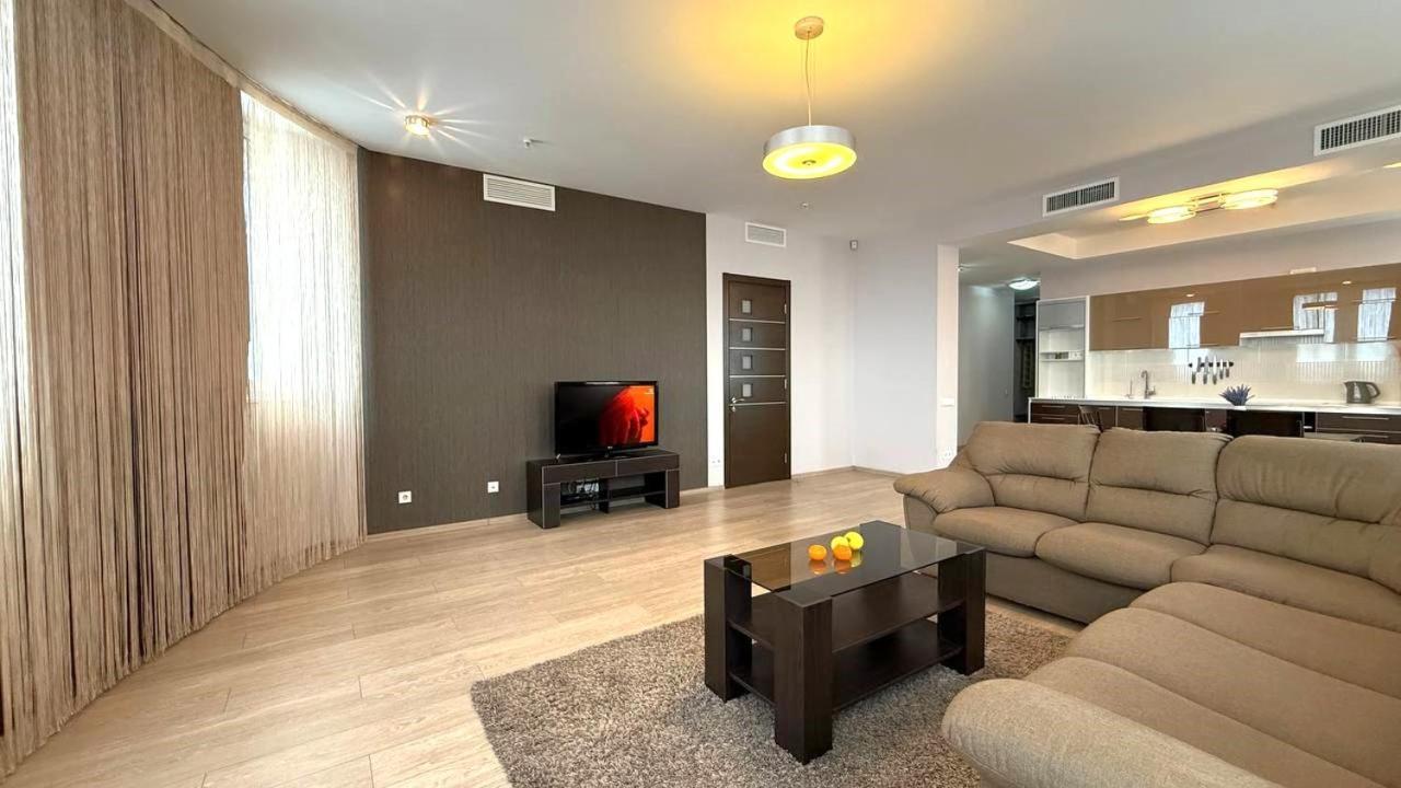 Bright House On 23 Serpnya Jarkov Exterior foto